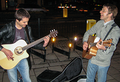 Cliff Smith (r) busking at Waterloo