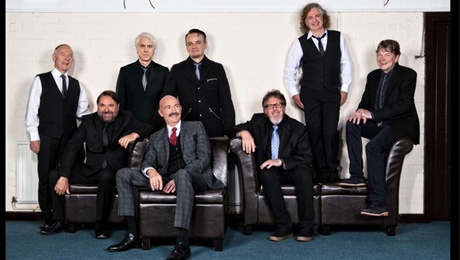 King Crimson 2018: Robert Fripp, Mel Collins, Tony Levin, Pat Mastelotto, Gavin Harrison, Jakko Jakszyk, Bill Rieflin, Jeremy Stacey.