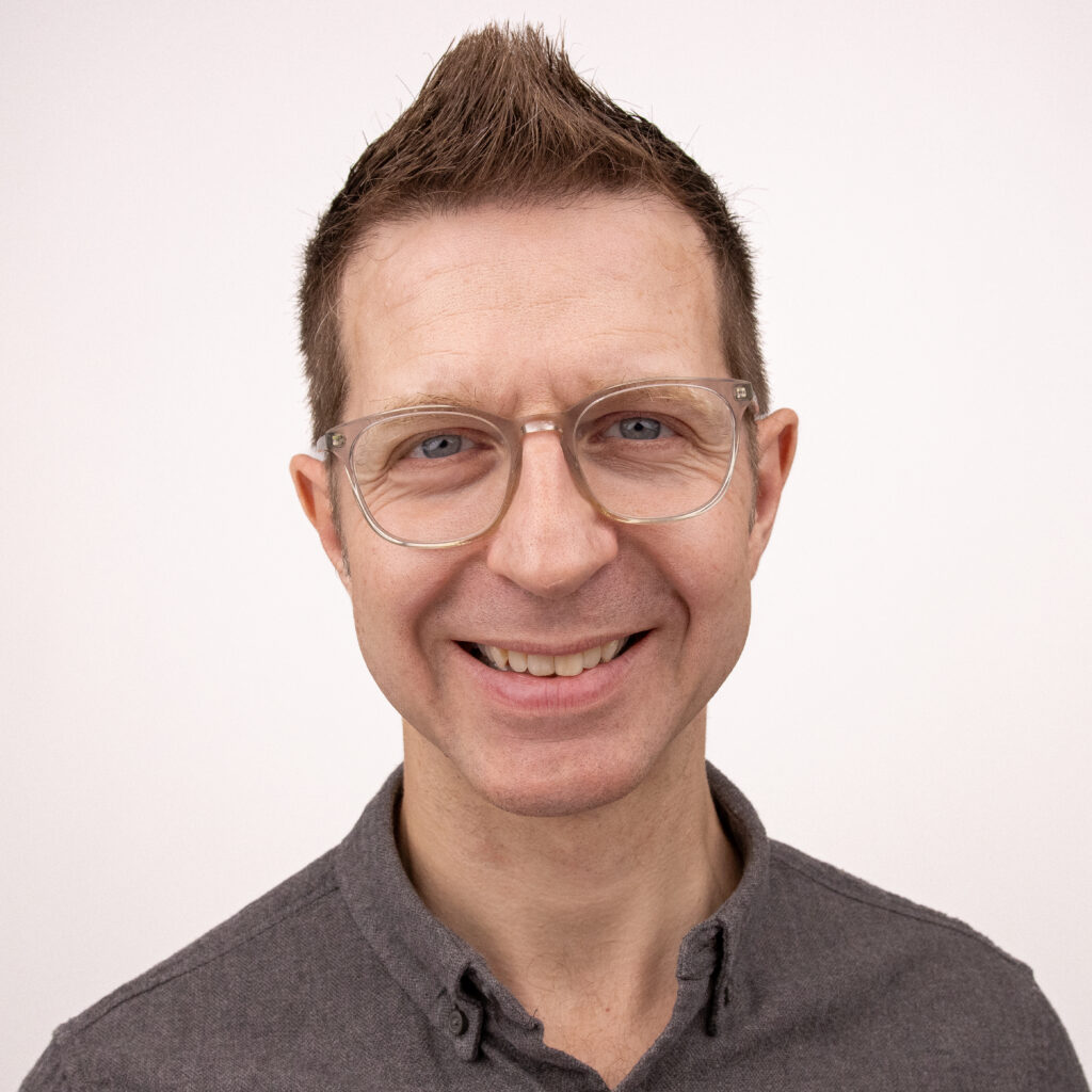 Headshot of Cliff Smith, online guitar teacher